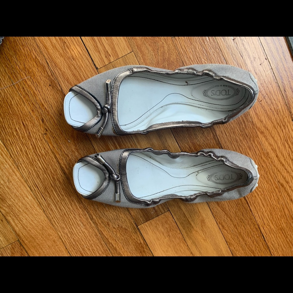 Tod’s khaki open toe flats, size 8.5